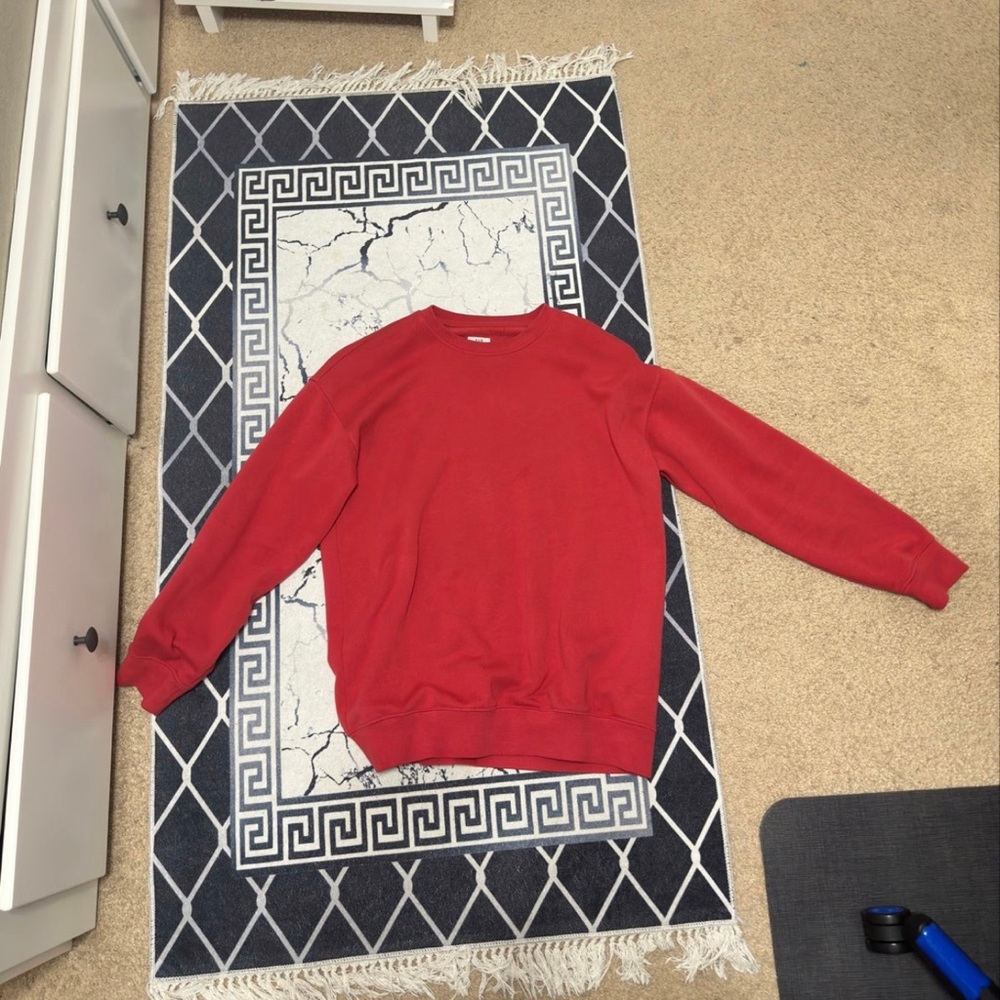 Red gap sweater